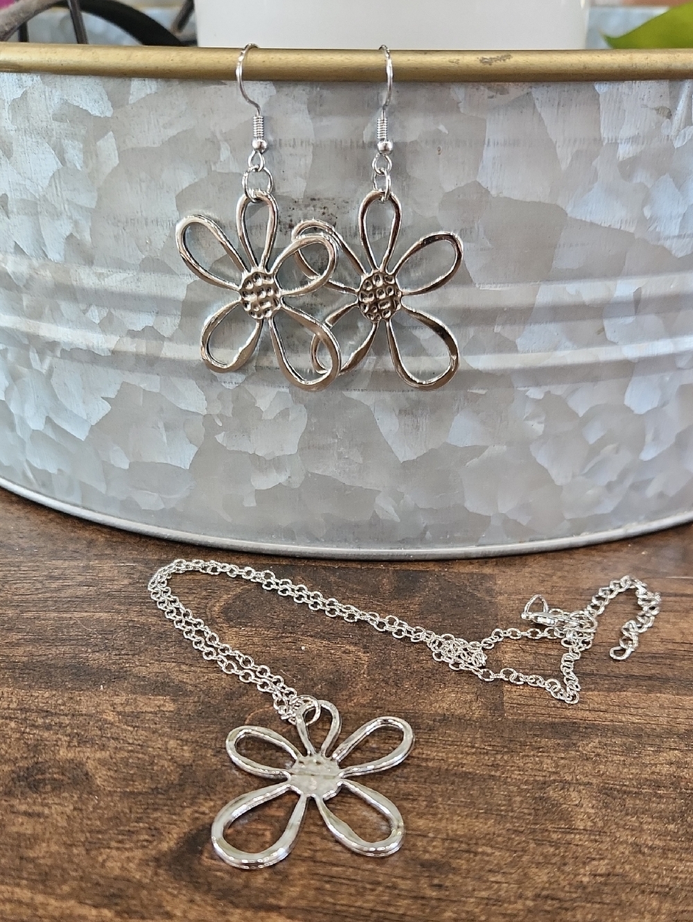 Silver Flower Pendant Necklace and Earrings Set
